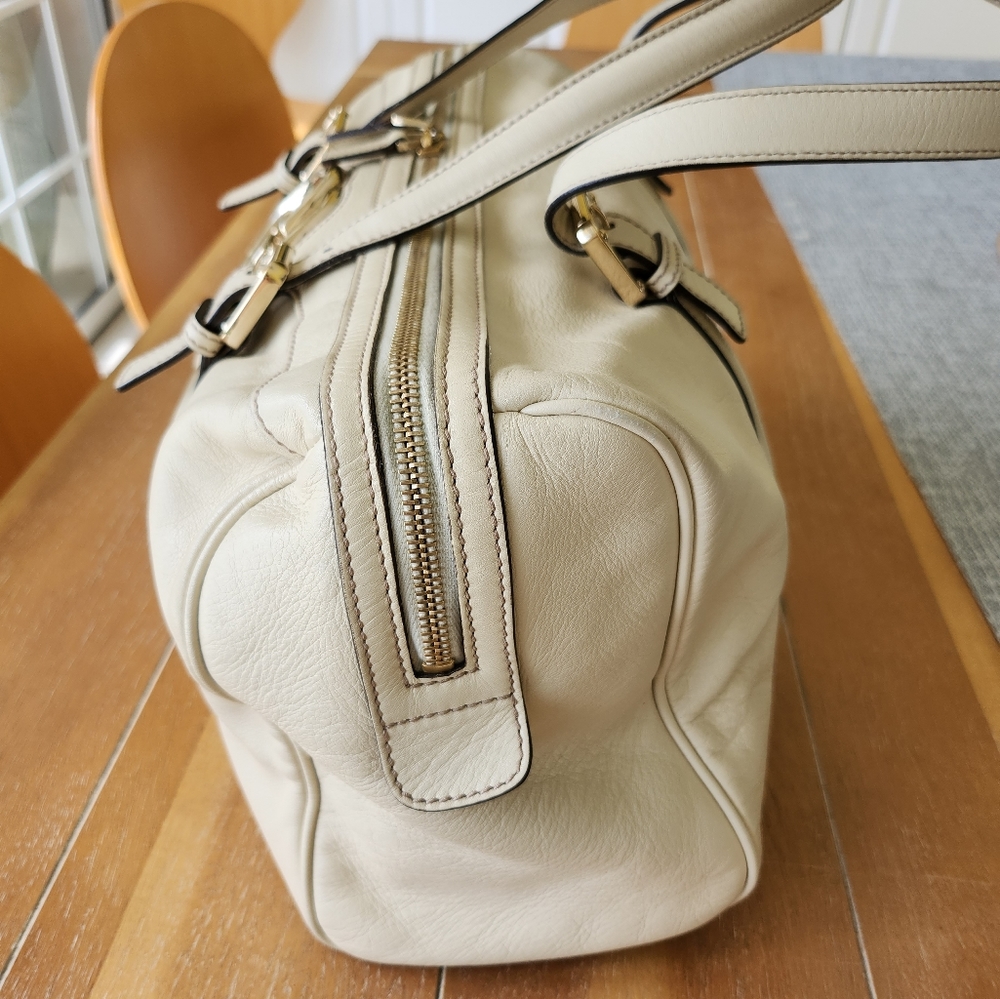 Large Beautiful Authentic Gucci Interlocking Gg L… - image 4